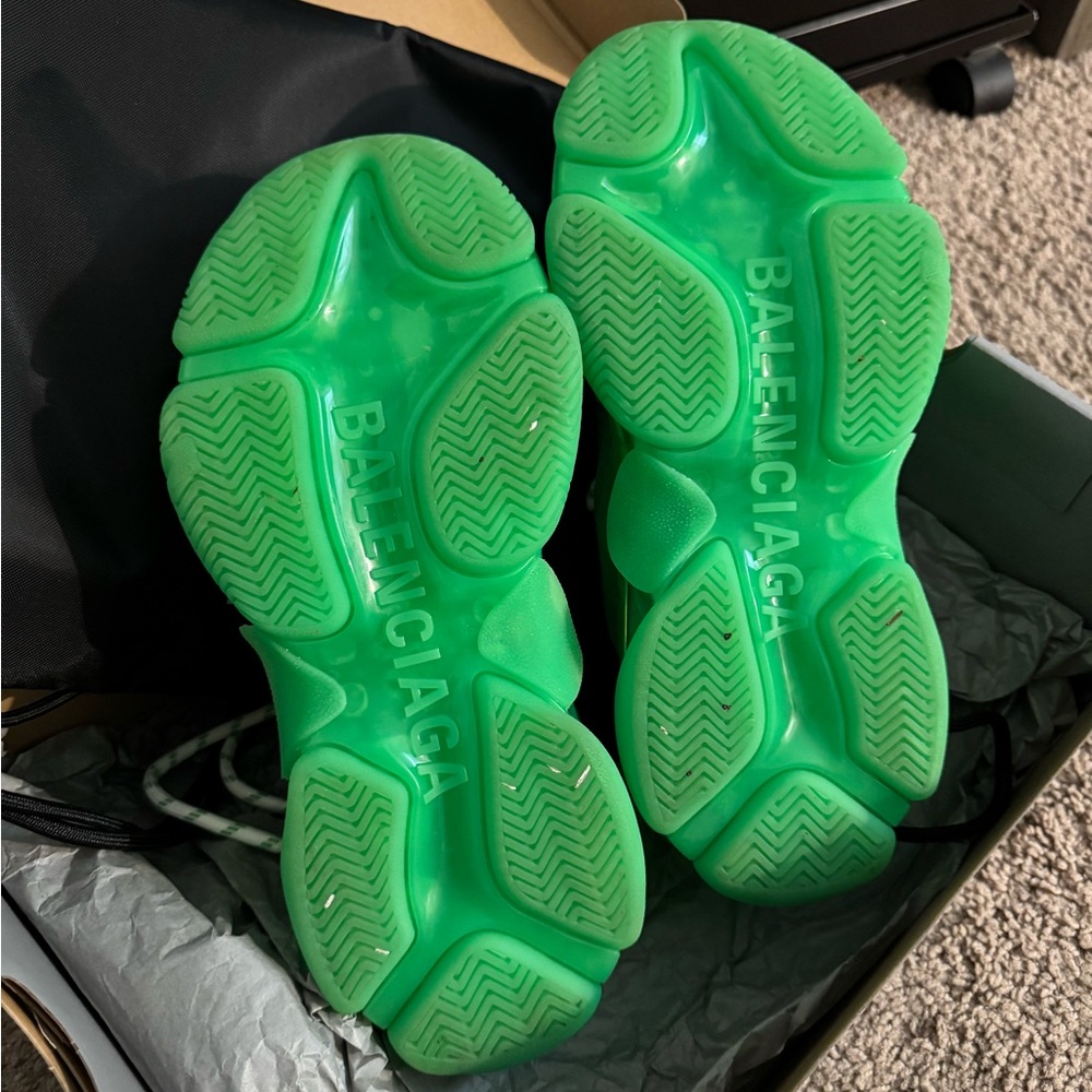 Balenciaga Women’s Green Sneakers - Picture 2 of 4